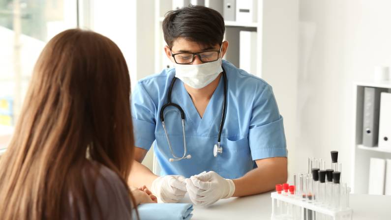 Consulting a doctor on medications before neck lift surgery